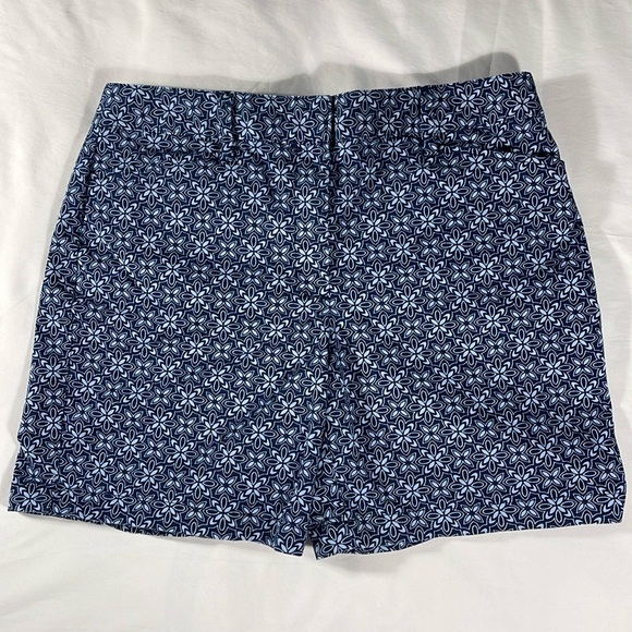 Lands' End womens slate blue geometric pattern flat front 6.5" shorts - size 10 - Picture 2 of 9